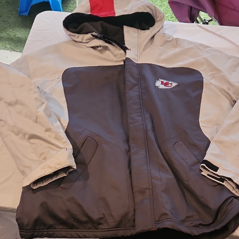 Chiefs Gray and Red Hooded Jacket with Logo